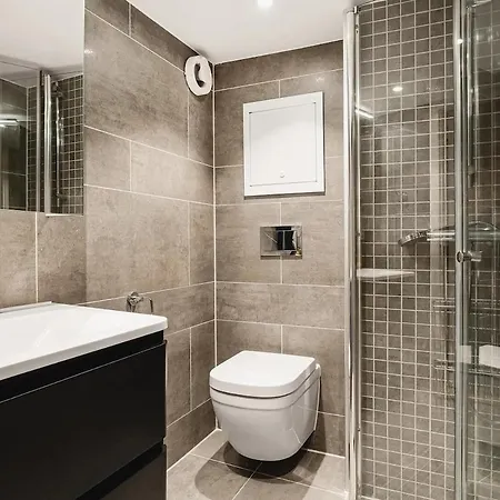 Spacious 3 Bedroom Townhouse דירה