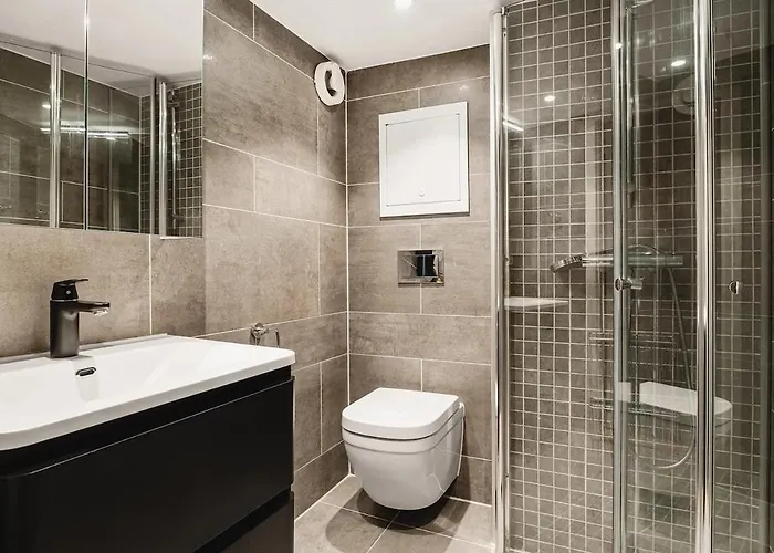 Spacious 3 Bedroom Townhouse Apartamento